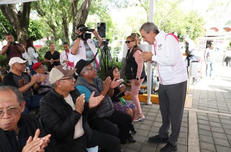 Pepe Chedraui entrega 50 aparatos auditivos para mejorar la calidad de vida de personas con discapacidad auditiva