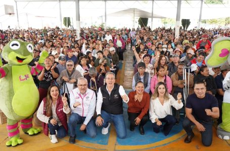 Pepe Chedraui entregó despensas del programa “Alimentación Imparable” en Agua Santa