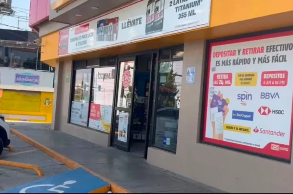 Asaltan Oxxo en la colonia Bugambilias de Puebla