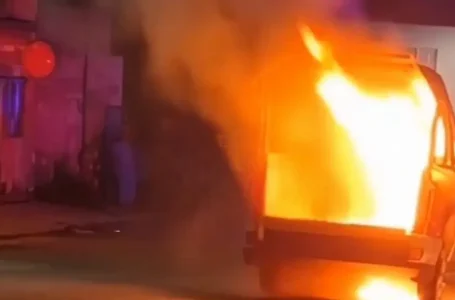 Incendian patrulla tras atropellar a una motociclista en Chiautzingo