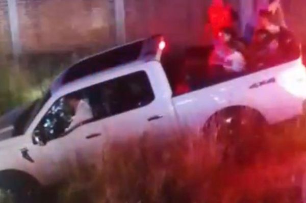 Rescatan a menores tras accidente en la vía Atlixcáyotl