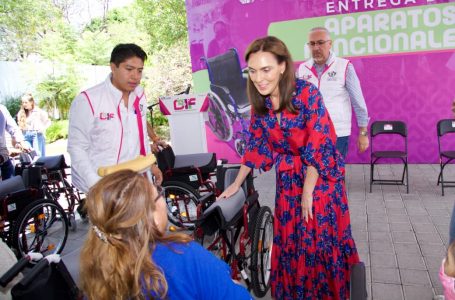 Entrega MariElise Budib aparatos funcionales a personas con discapacidad