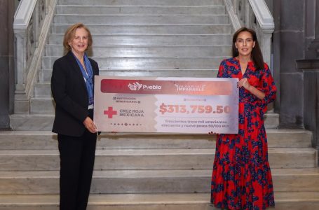 Entregan Pepe Chedraui y MariElise Budib donativo a Cruz Roja por colecta anual