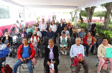 MariElise Budib entrega 60 aparatos funcionales y auditivos como parte de las acciones de inclusión del SMDIF