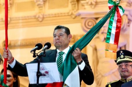 Gobernador Armenta Mier honra heroínas y madres buscadoras en el Grito de Independencia