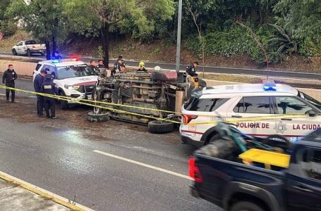 Deceso de hombre tras volcadura sobre la Recta a Cholula